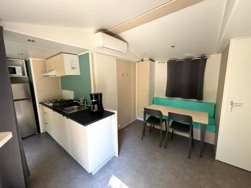 Location - Mobil-Home Climatisé Avec Terrasse Couverte - image n°4 - Camping du Domaine de Senaud