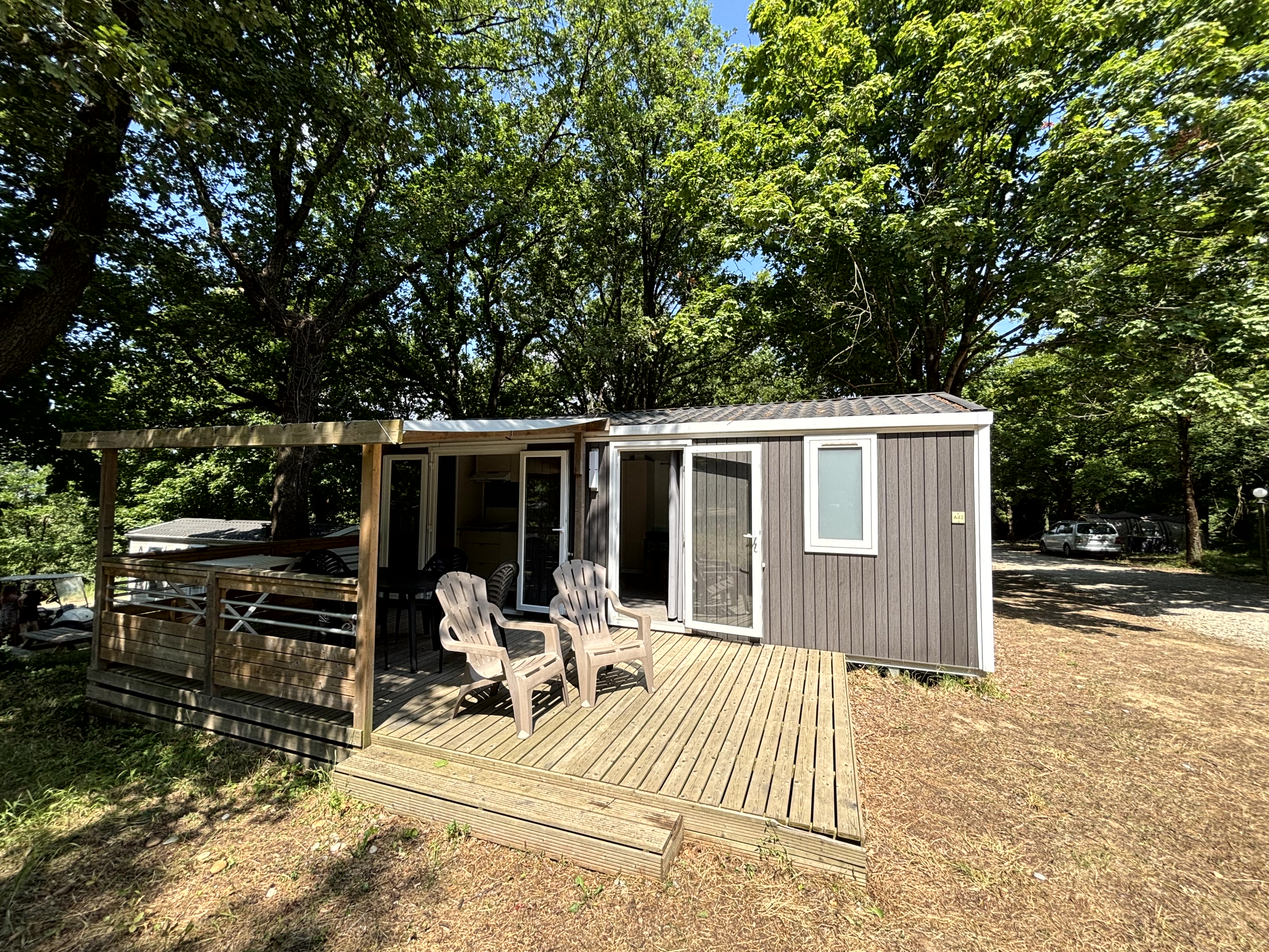 Mobile home with air conditioning and covered terrace