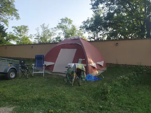 Emplacement - Forfait Nature (1 Tente/ Vélos) - image n°2 - Camping du Domaine de Senaud