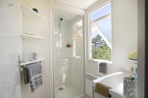 Accommodation - High Comfort Air Conditioning 31 M² / 3 Bedrooms - image n°3 - CAMPING LES BASTETS