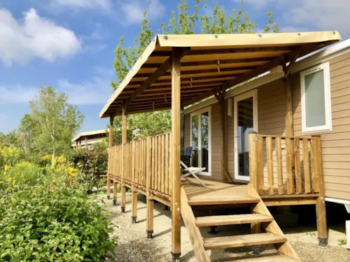 Location - Grand Confort Climatisé 28 M² / 2 Chambres - Terrasse Couverte 15M² - image n°1 - CAMPING LES BASTETS