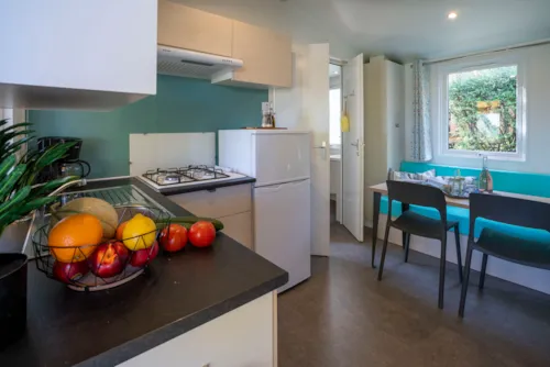 Location - Confort Climatisé 22 M² / 2 Chambres - Terrasse Couverte 9M² - image n°4 - CAMPING LES BASTETS