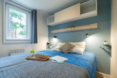 Location - Grand Confort Climatisé 28 M² / 2 Chambres - Terrasse Couverte 15M² - image n°5 - CAMPING LES BASTETS