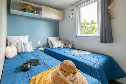 Location - Grand Confort Climatisé 28 M² / 2 Chambres - Terrasse Couverte 15M² - image n°6 - CAMPING LES BASTETS