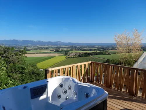 Accommodation - Premium Air Conditioning With Spa 38 M² / 2 Bedrooms - image n°2 - CAMPING LES BASTETS