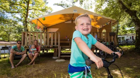 Accommodation - Tent Lodge Canada - Château le Verdoyer