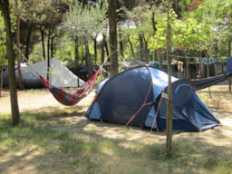 Kampeerplaats(en) - Standplaats Mini (2 Pers. Zonder Auto) - Max 1 Tentje - Camping Piomboni SRL