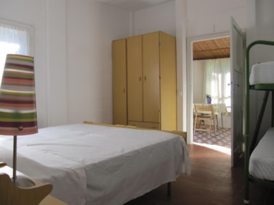 Bungalow (with 1 Bedroom) with air conditioning- beach service included for min 7 nights (2 beachbeds + sunshade) — 4