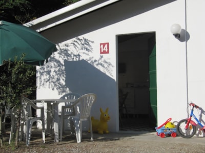Bungalow (with 1 Bedroom) with air conditioning- beach service included for min 7 nights (2 beachbeds + sunshade) — 1