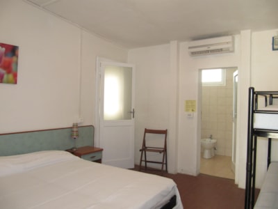 Bungalow (2 bedrooms) with airconditioning - beachservice included for min 7 nights (2 beach beds + sunshade) — 3