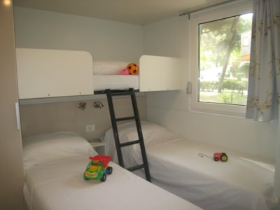 Mobile-home LIRICA with air conditioning - beach service included for min 7 nights (2 beach beds +sunshade) — 7