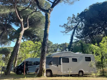 Piazzola Large Caravan/Tenda + Auto O Camper (Elettricità 6A Inclusa)
