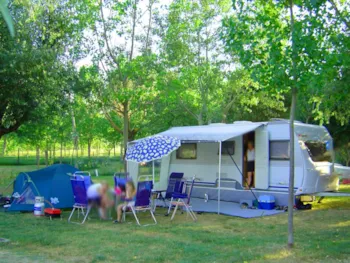Stellplatz - Gold Platz  (Zelt, Wohnwagen, Wohnmobil) - CAMPING VILLAGE BADIACCIA