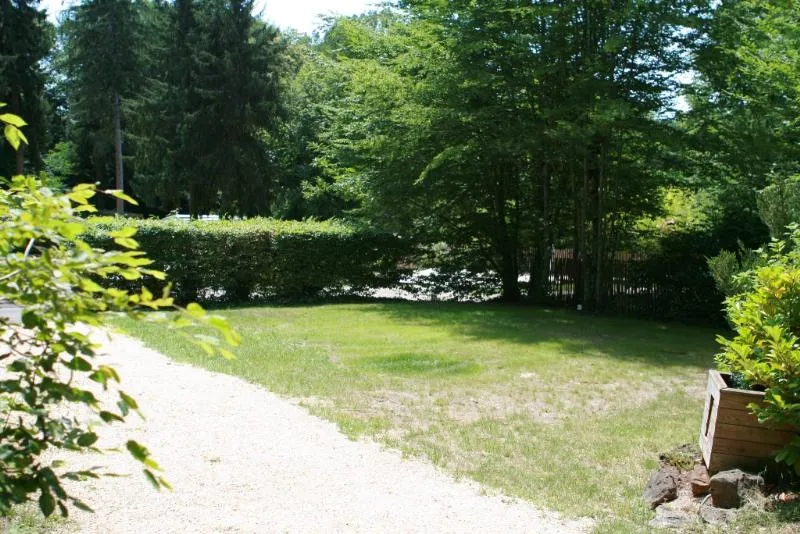 Emplacement De Camping , 2 Personnes Comprises, Superficie Moyenne 100M²