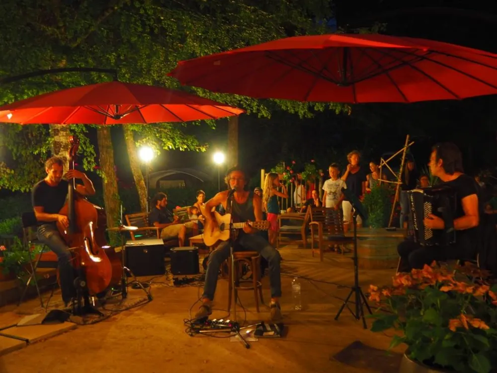 Camping Le Vézère Périgord