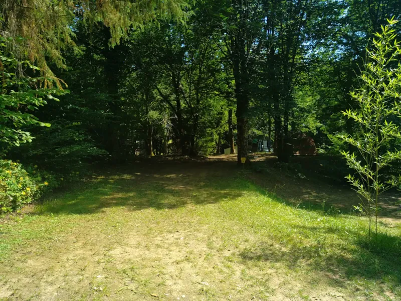 Emplacement De Camping , 2 Personnes Comprises, Superficie Moyenne 100M²