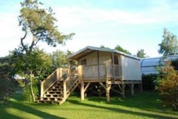 Accommodation - Lodge Tent, 2 Bedrooms, 1 Car Included - Les Plages de Beg Leguer Camping en Bretagne/Karukera Sunset Gites en Guadeloupe