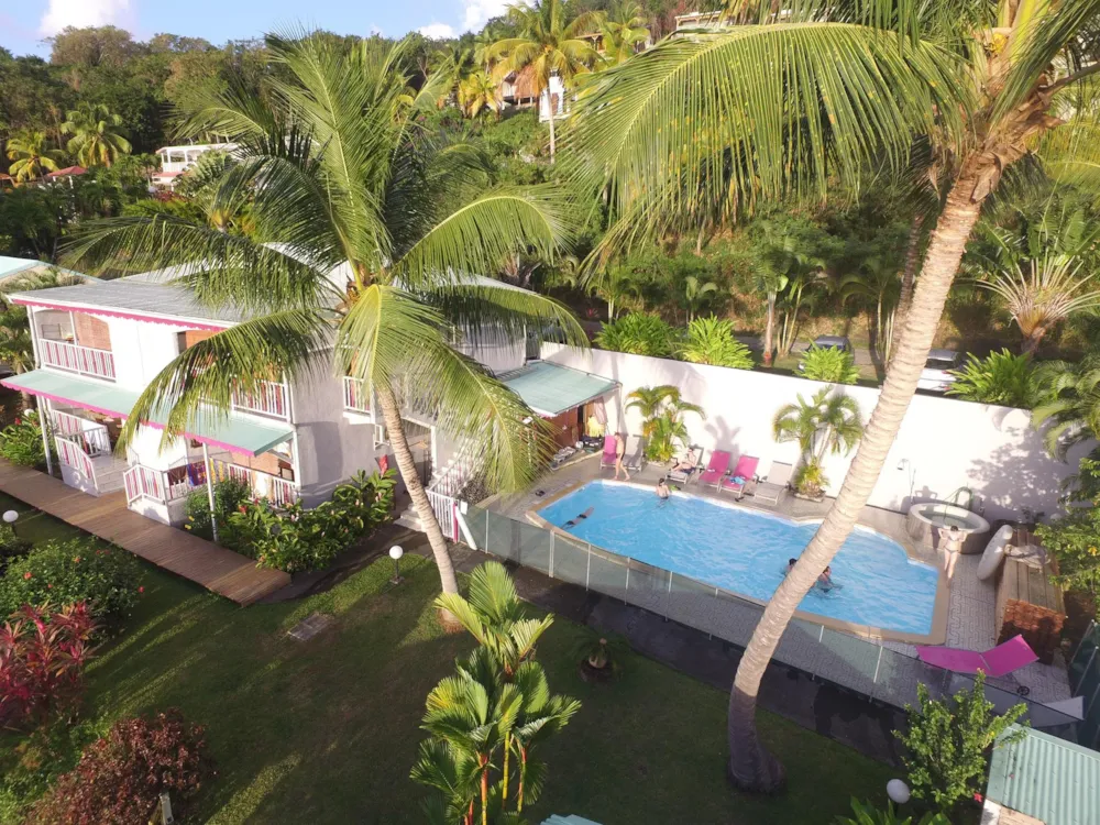 Attention cette location se situe dans les Antilles sur l'Ile de la Guadeloupe ou notre camping vous propose ses appartements vue mer de 70 m2, 2 chambres