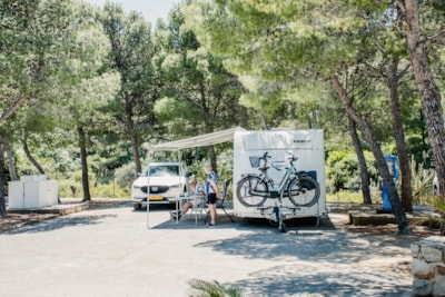 Standard caravan pitch standard — 6