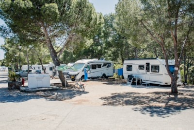 Standard caravan pitch standard — 4