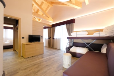 Family Suite — 6