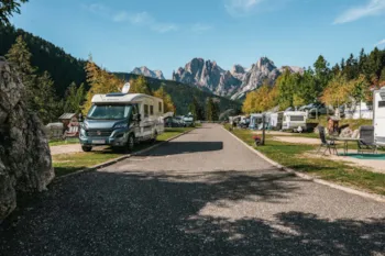 Stellplatz - Maxi Komfort Stellplatz - Camping Vidor Family & Wellness Resort