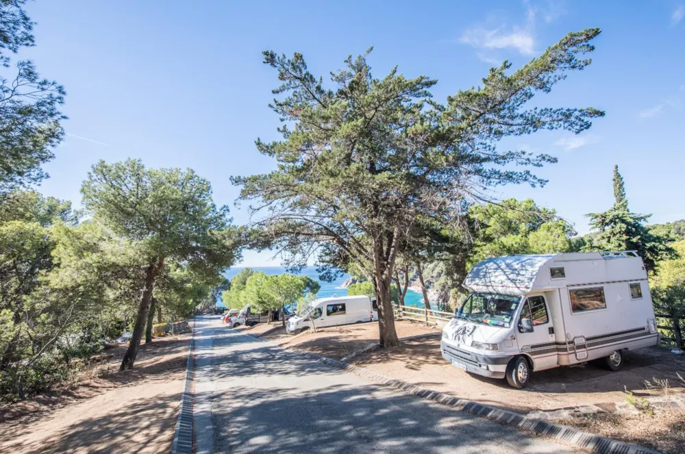 Stellplatz - Stellplatz Wohnwagen / Wohnmobil Meersicht (6-8 M Lang) - Cala llevado - Sea Green by Sunêlia