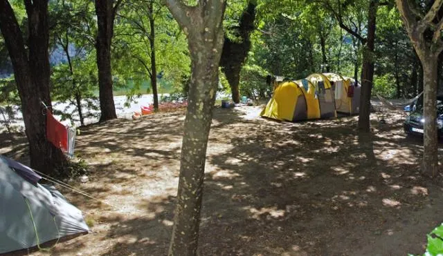 Emplacement Confort (+ Electricite)  Emplacement + 1 Voiture + Caravane/Tente/Camping-Car