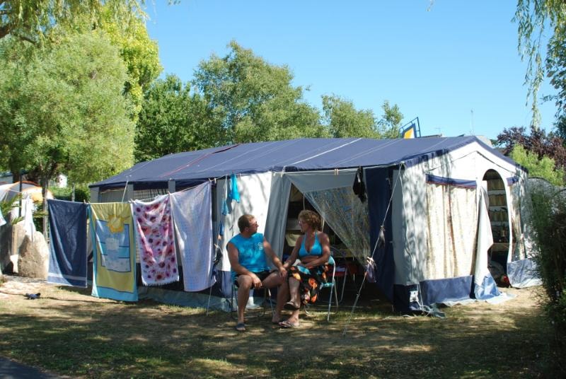 Kampeerplaats CONFORT + niet voor caravan of camper
