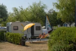 Stellplatz - Stellplatz Einfacher Für Behinderte Menschen - Camping les Embruns