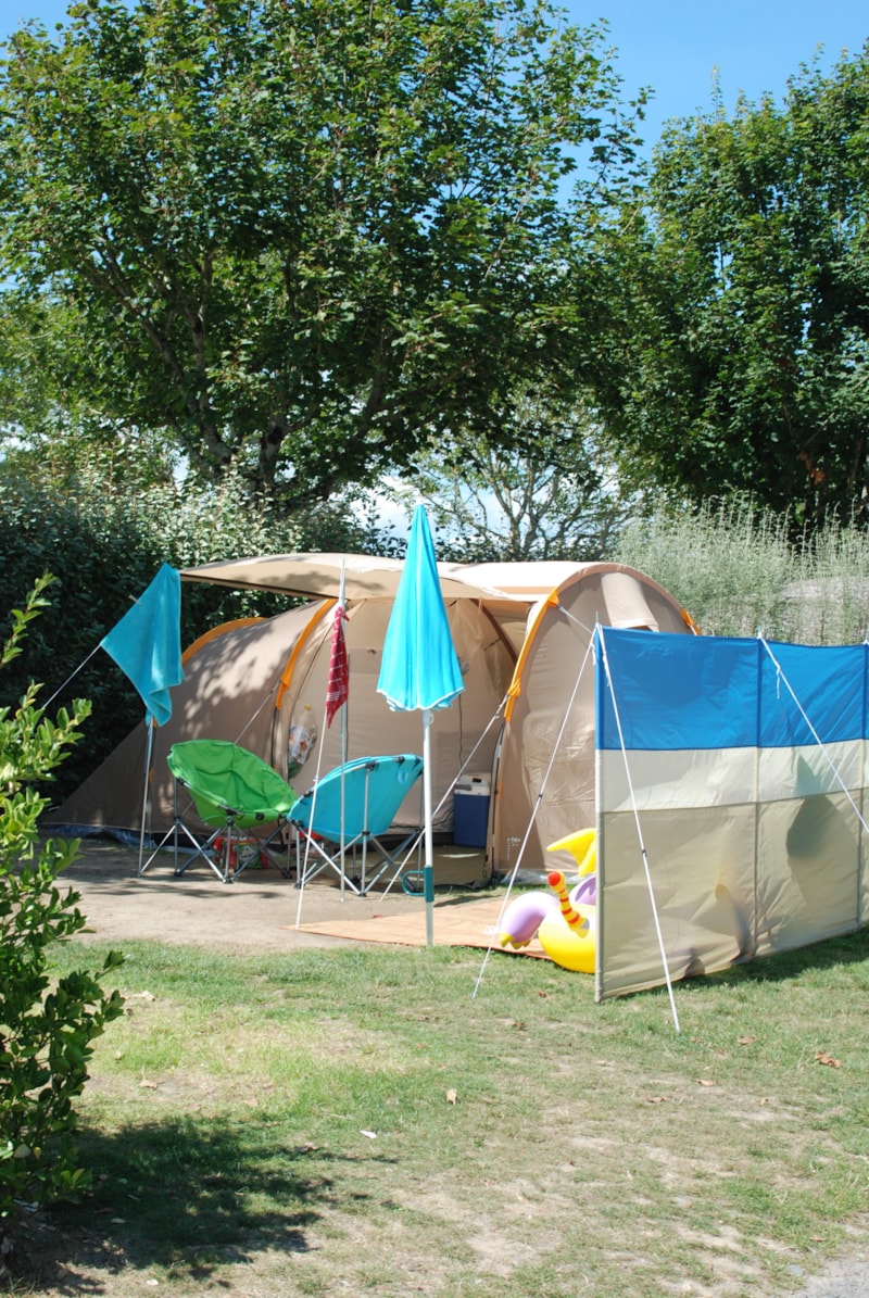 Petit Emplacement NATURE 60M² pour tente ou van sans point d eau près city park