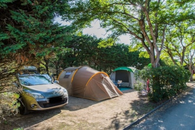 Access Pitch / 1 car / electricity / water point + wastewater connection — 1