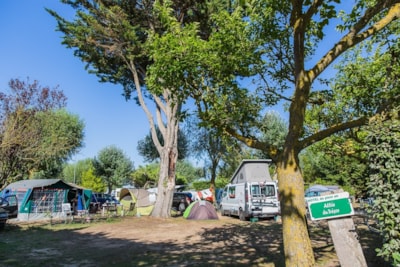 Access Pitch / 1 car / electricity / water point + wastewater connection — 4
