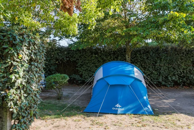 Emplacement Access / 1 Véhicule / Électricité / Eau + Eaux Usées