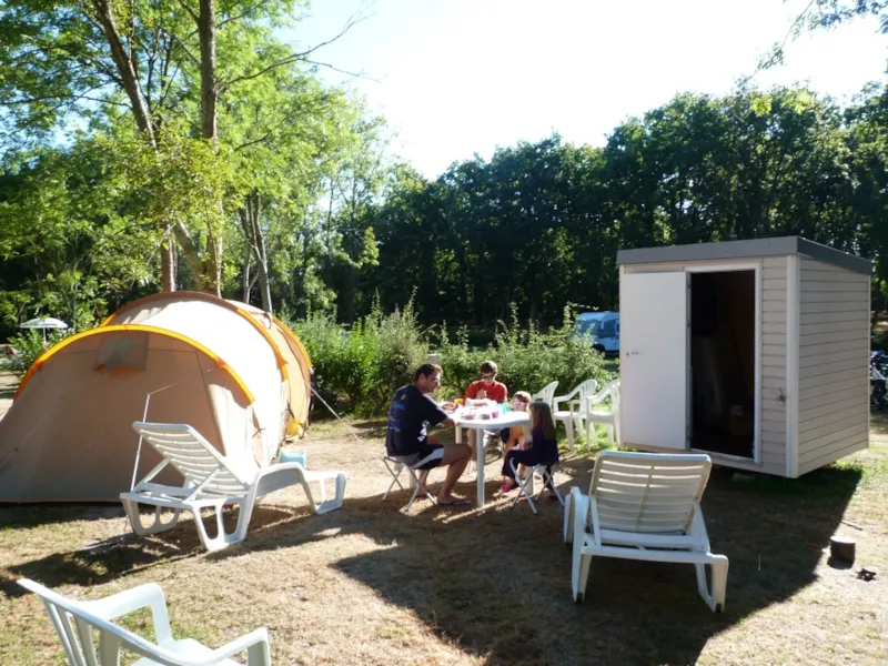 Emplacement Confort / 1 Véhicule / Électricité / Eau + Eaux Usées / Équipement