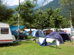 Stellplatz - Stellplatz (2 Personen Auto Strom Inbegriffen) - Camping Val Rendena