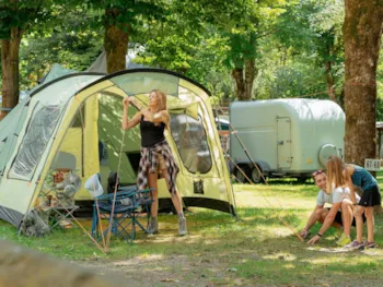 Stellplatz - Stellplatz  8X8 Mt  (1 Personen Auto Strom Inbegriffen) - Camping Val Rendena