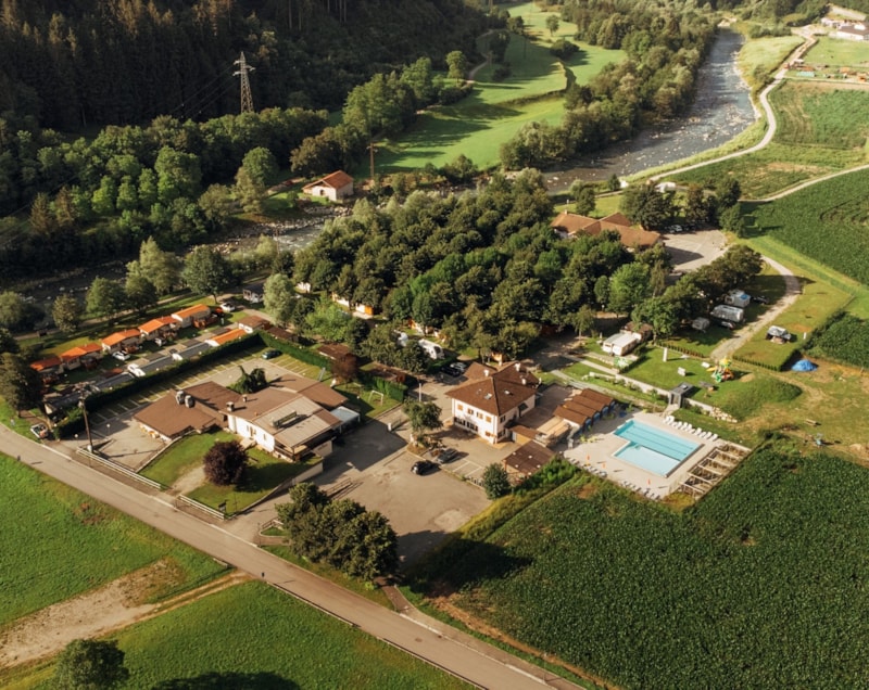 Standplaats  8x8 mt (2 personen voertuig elektriciteit inclusief)