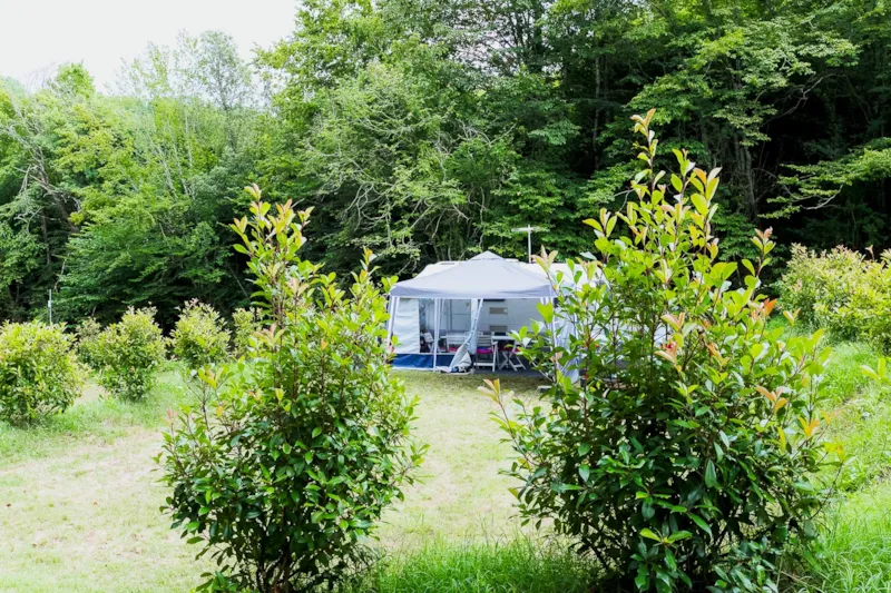 Emplacement Access + Camping-Car & Caravane + Électricité