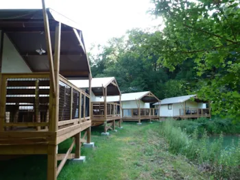 Mietunterkunft - Lodgezelt Sahari - 2 Schlafzimmer - Camping Eden Villages Les Truffières de Dordogne
