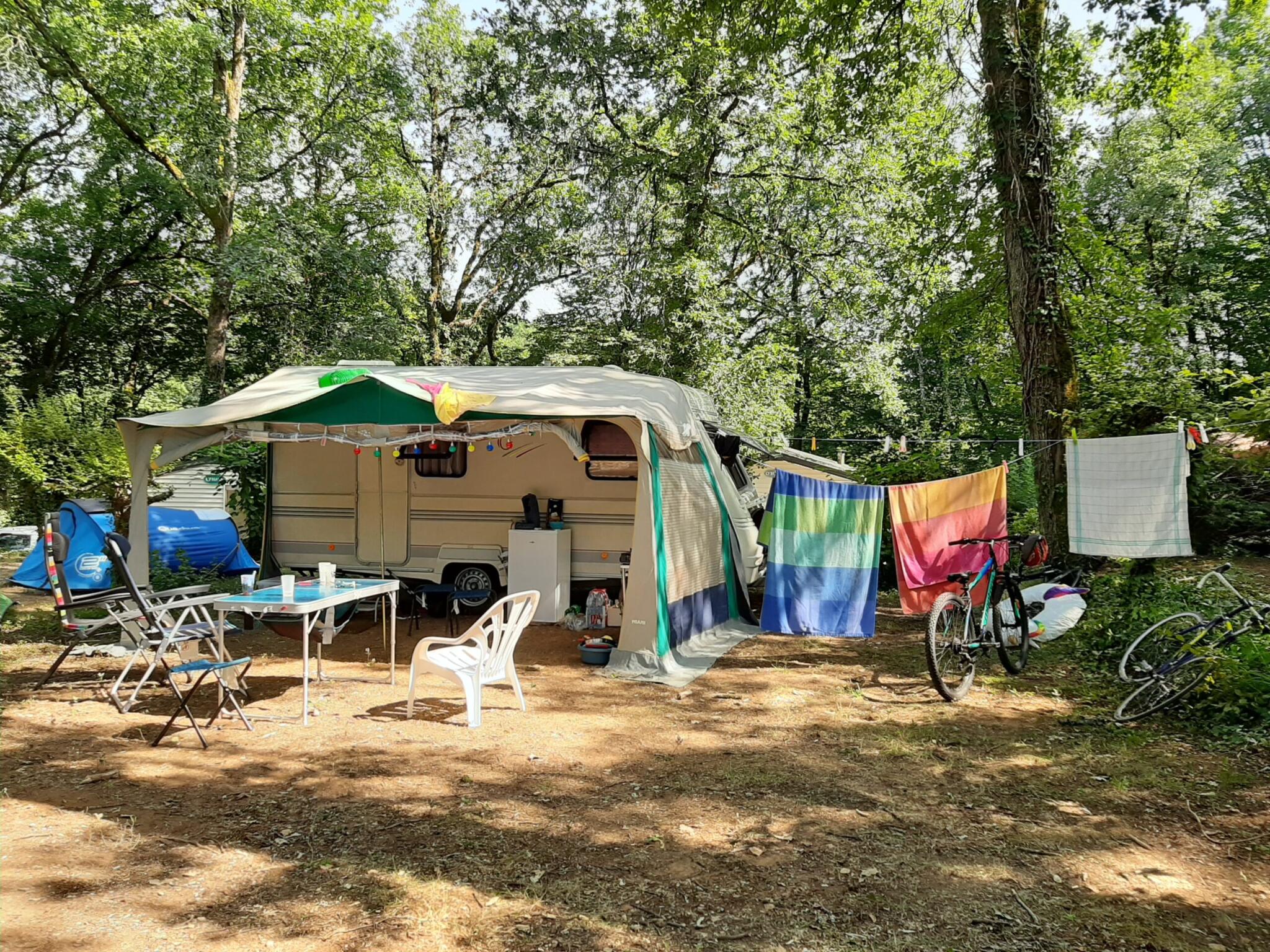 Pitch - Pitch Access - Tent + Van + Electricity - Camping Eden Villages Les Truffières de Dordogne - La Bouquerie