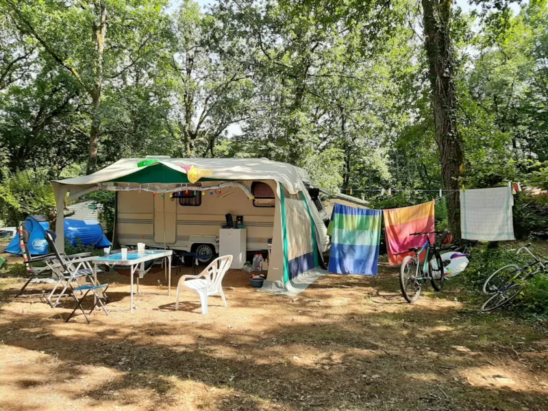 Emplacement Access - Tente + Van + Électricité