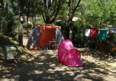 Pitch tent/caravan or camping-car