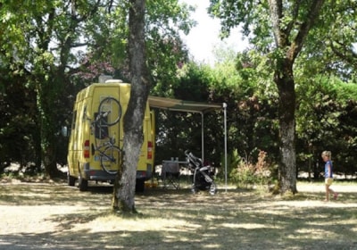 Pitch tent/caravan or camping-car