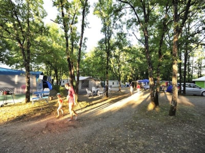 Pitch tent/caravan or camping-car