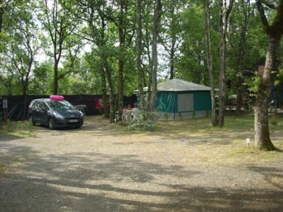 Canvas bungalow without private facilities