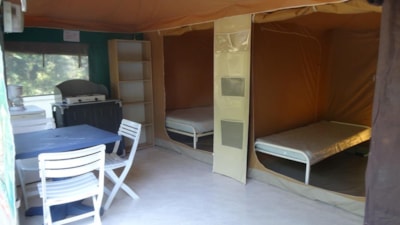 Canvas bungalow without private facilities