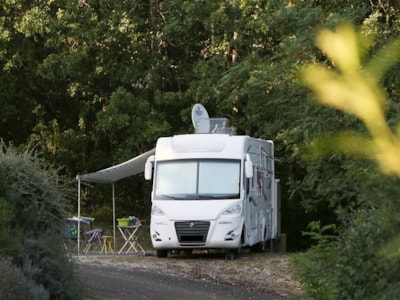 Pitch tent/caravan or camping-car