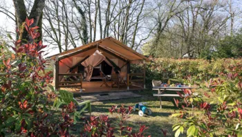 Mietunterkunft - Tente Lodge Victoria 2 Zimmer (Ohne Sanitäre Anlagen) - Camping Le Picouty