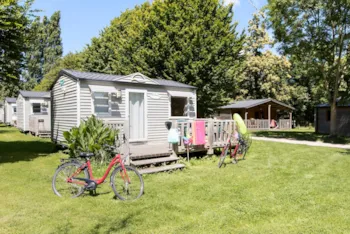 Mietunterkunft - Mobil-Home Grand Confort Jersey 1 Chambre 20M² - Castel Camping Domaine de la Ville Huchet